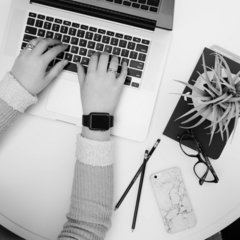 Pink%20modern%20job%20vacancy%20linkedin%20post